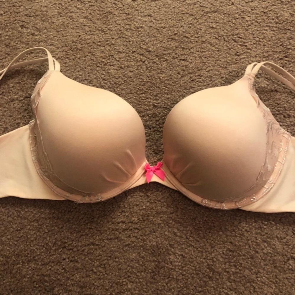 VS Fabulous plunge bra 36DD(E) MAKE AN OFFER!